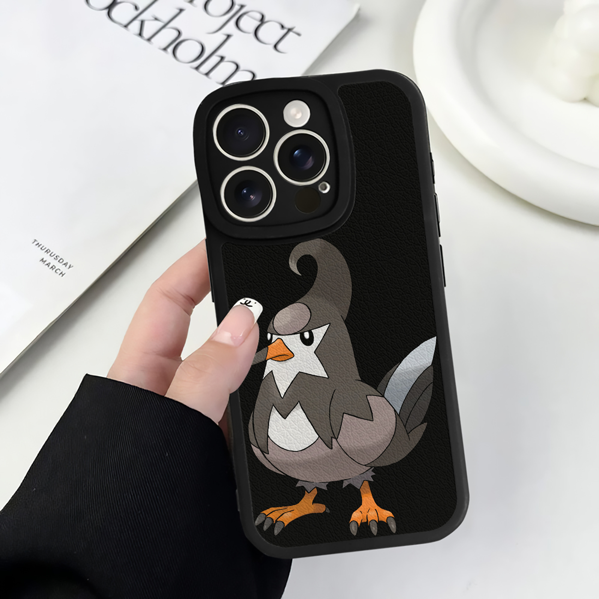 （画像用） ポケットモンスター Pokémon 【iPhone 16シリーズ対応】シリコンスマホケース（レザー調） 材質：シリコン